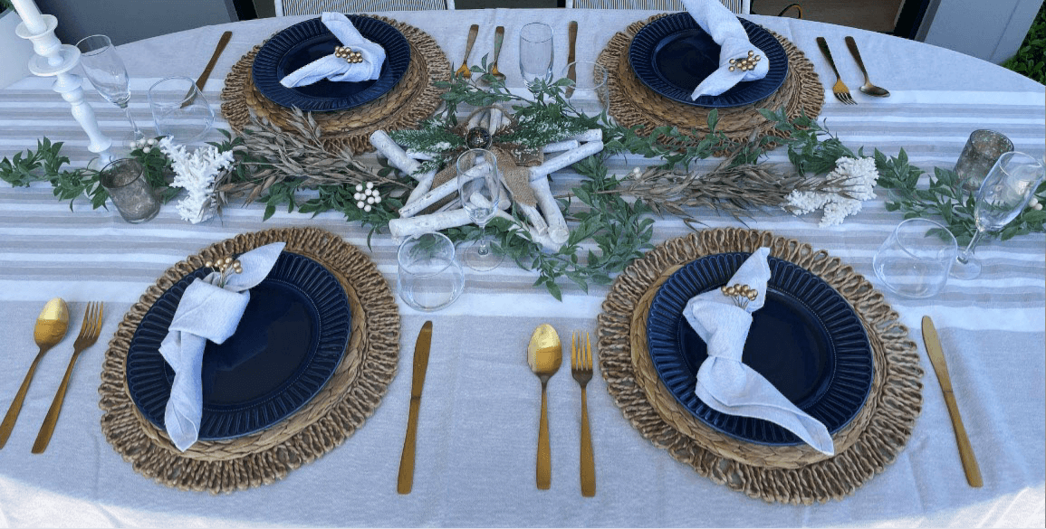 coastal-christmas-table-setting