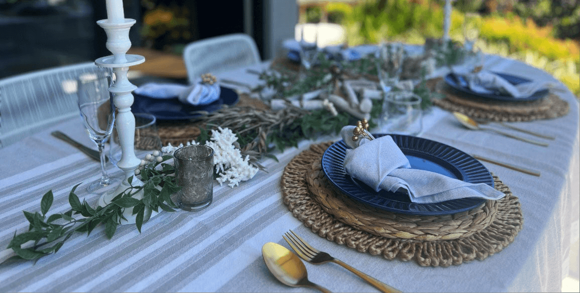 coastal-christmas-table-setting